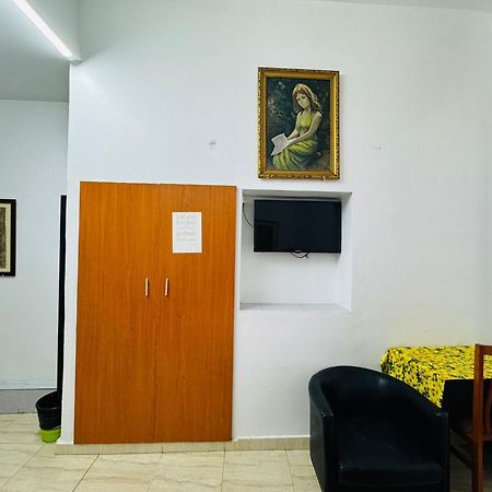 Hostal Mont Thabor Барселона Екстериор снимка