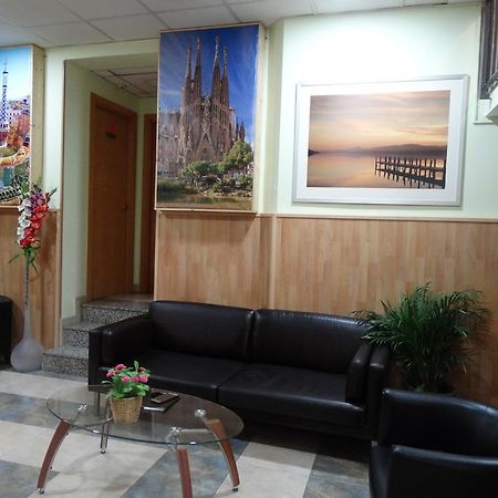 Hostal Mont Thabor Барселона Екстериор снимка