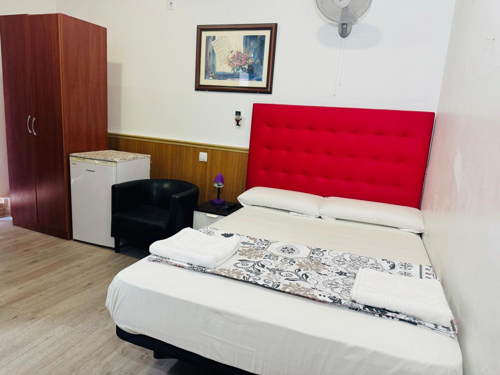 Hostal Mont Thabor Барселона Екстериор снимка