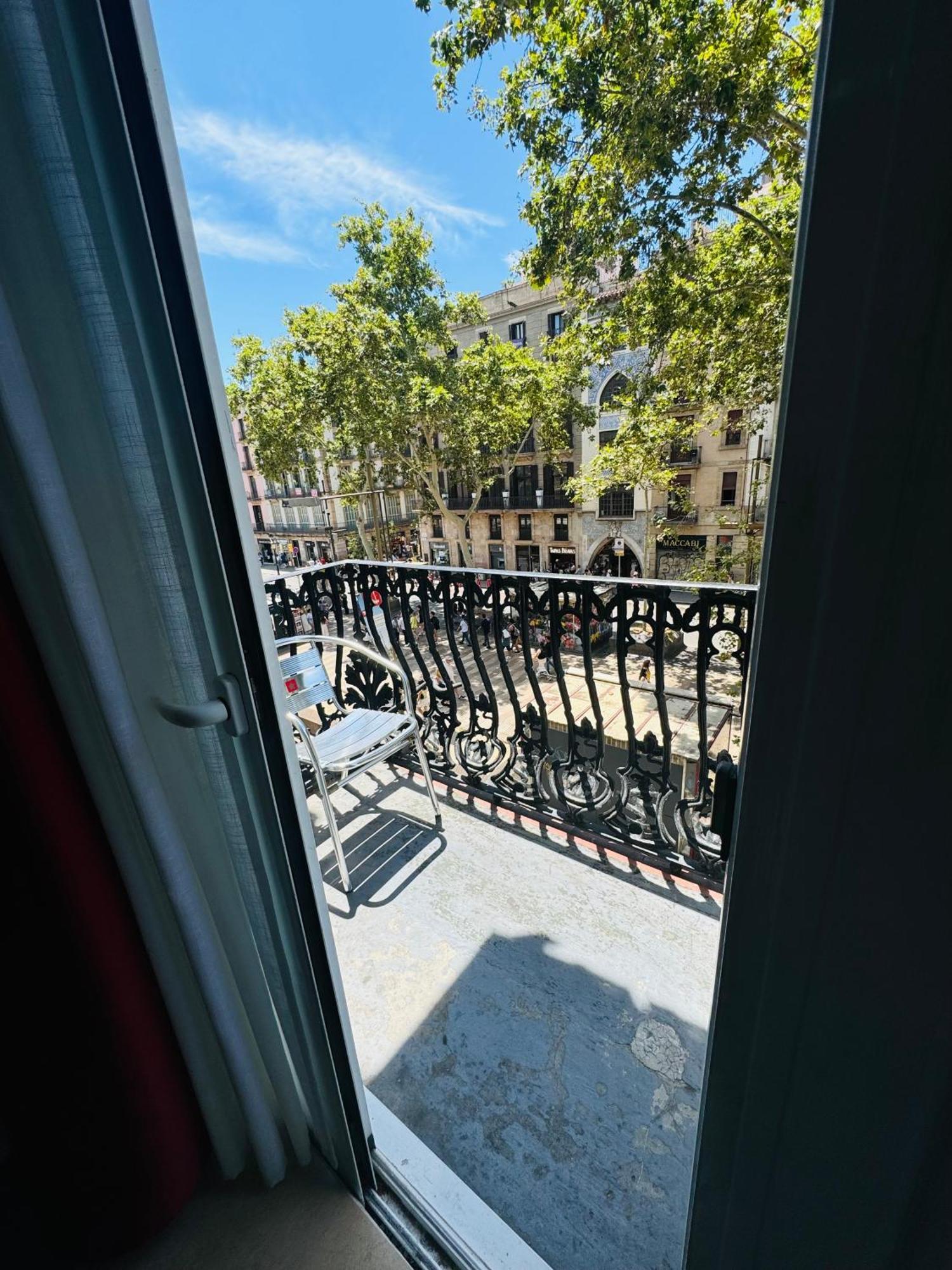 Hostal Mont Thabor Барселона Екстериор снимка