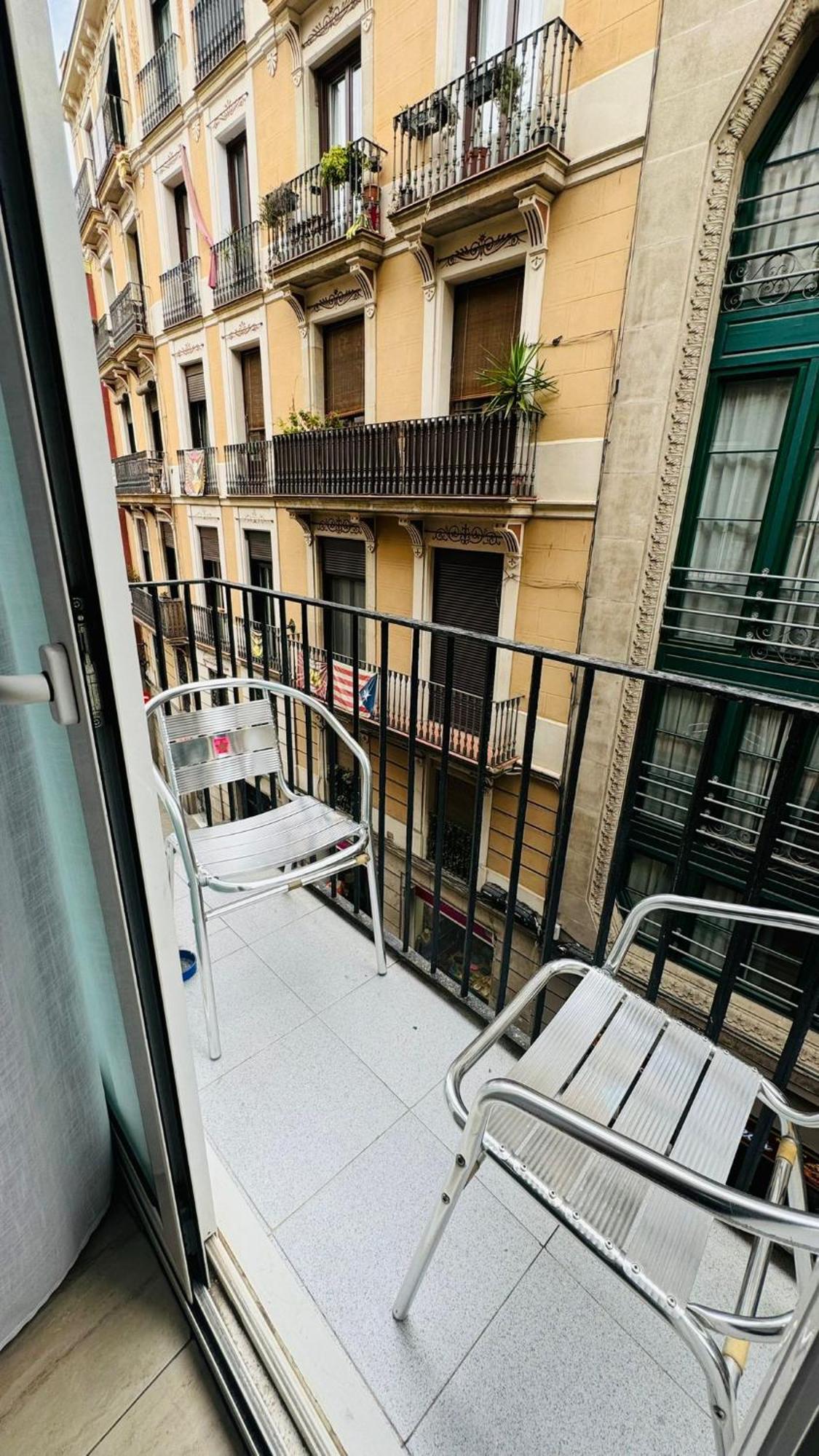 Hostal Mont Thabor Барселона Екстериор снимка