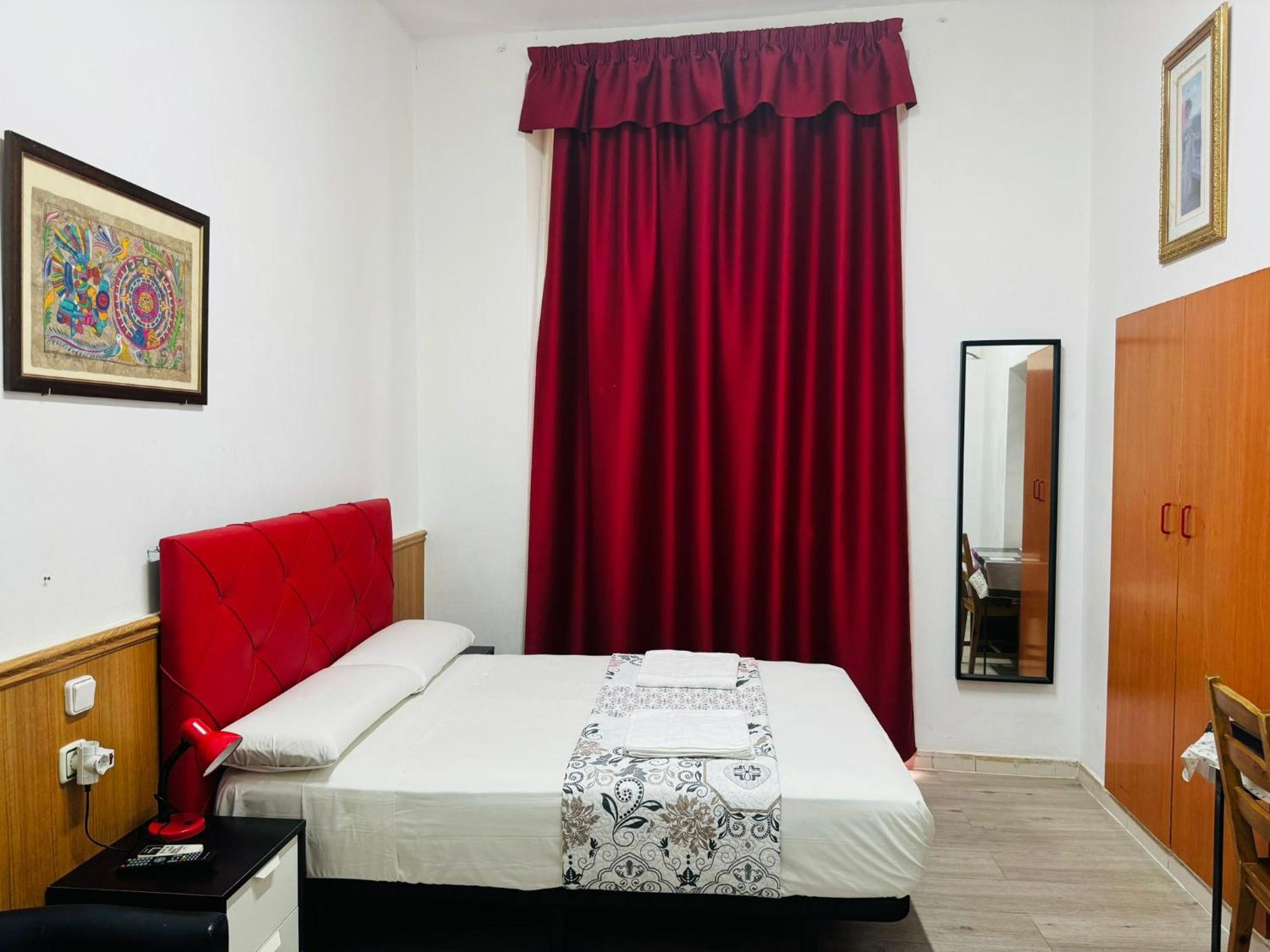 Hostal Mont Thabor Барселона Екстериор снимка