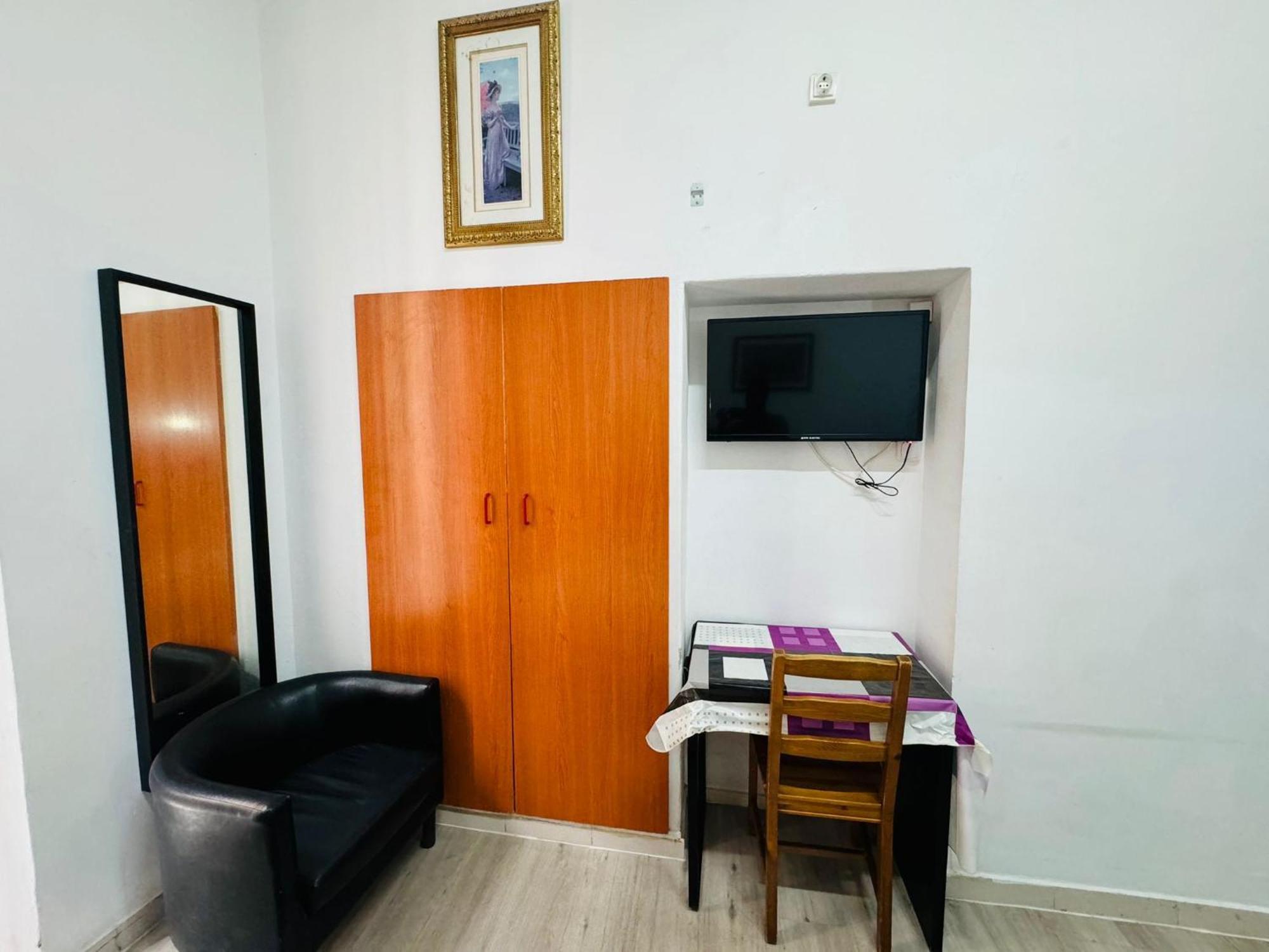Hostal Mont Thabor Барселона Екстериор снимка