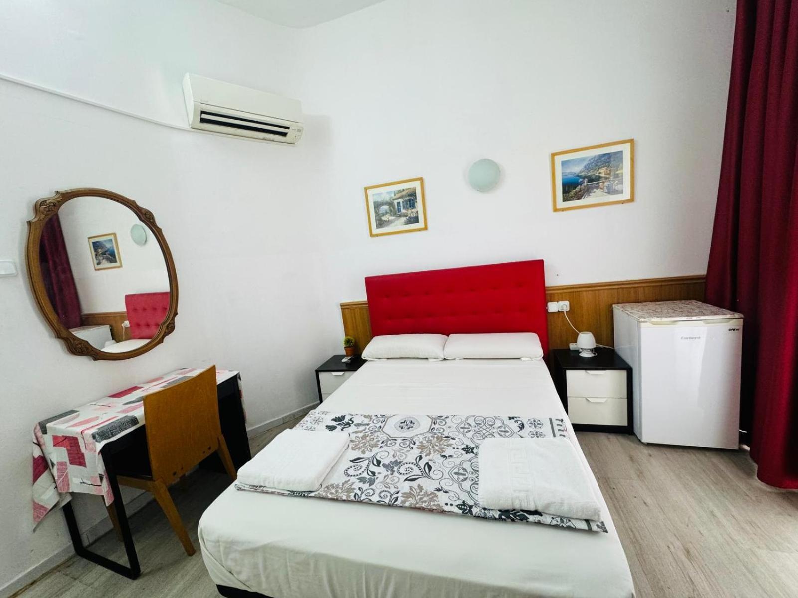 Hostal Mont Thabor Барселона Екстериор снимка