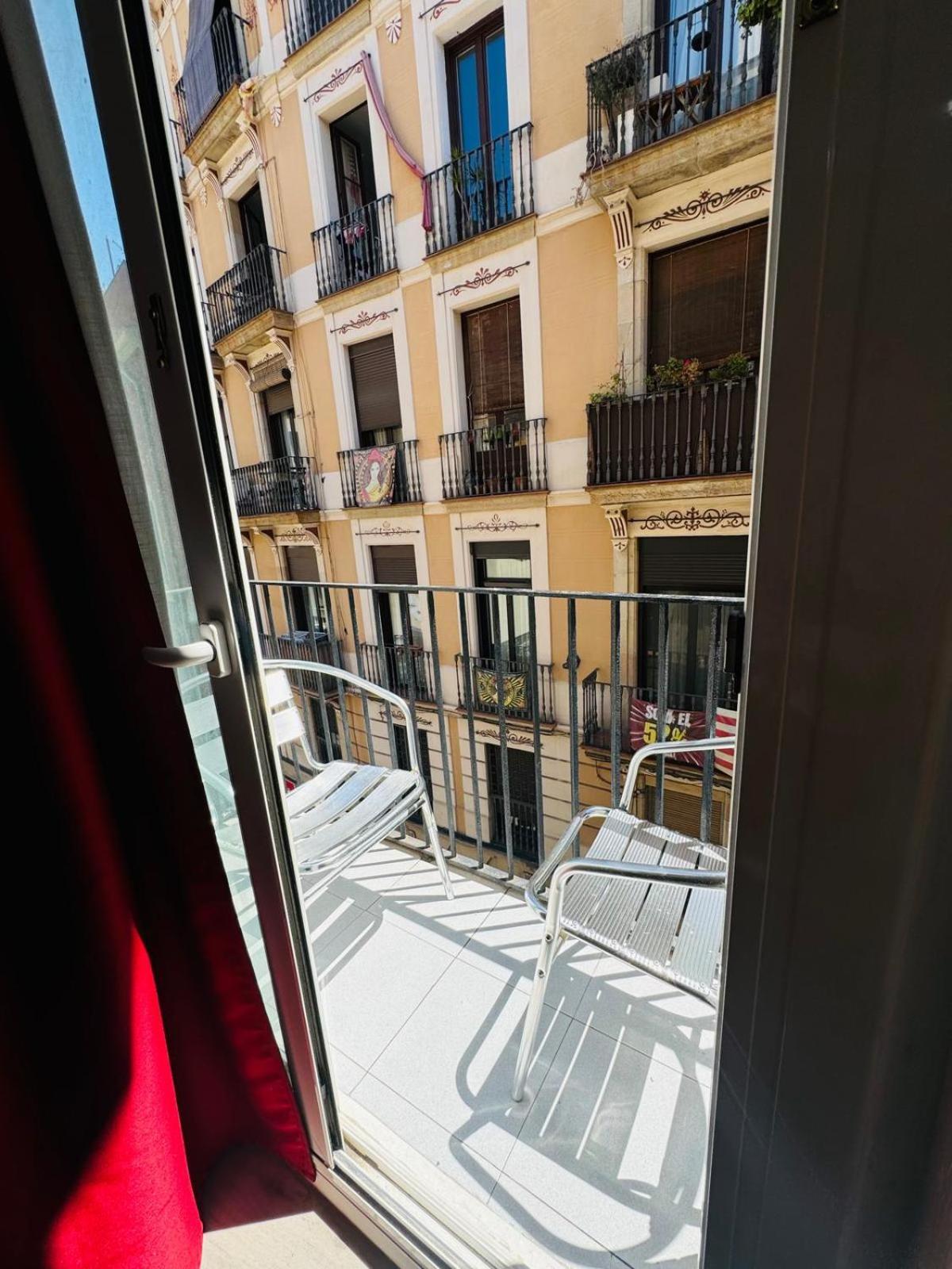 Hostal Mont Thabor Барселона Екстериор снимка