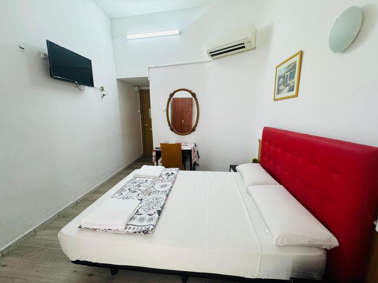 Hostal Mont Thabor Барселона Екстериор снимка