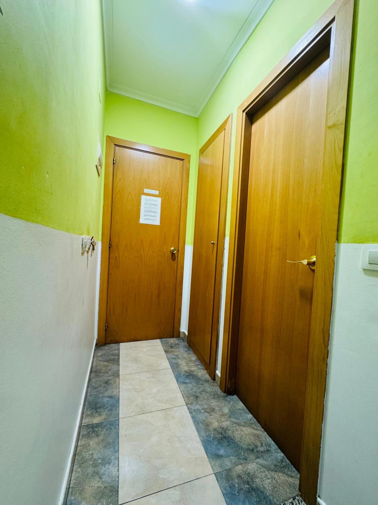Hostal Mont Thabor Барселона Екстериор снимка