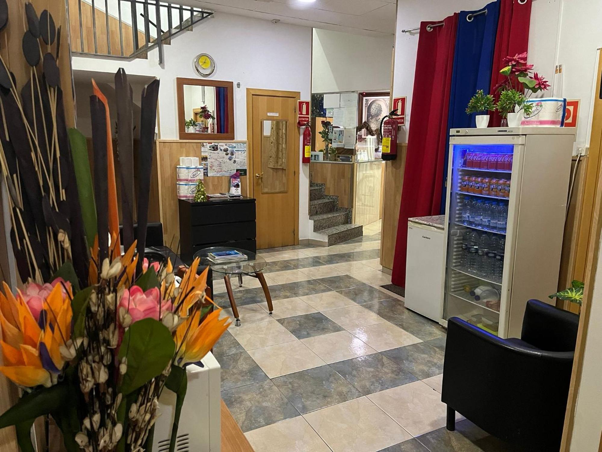 Hostal Mont Thabor Барселона Екстериор снимка