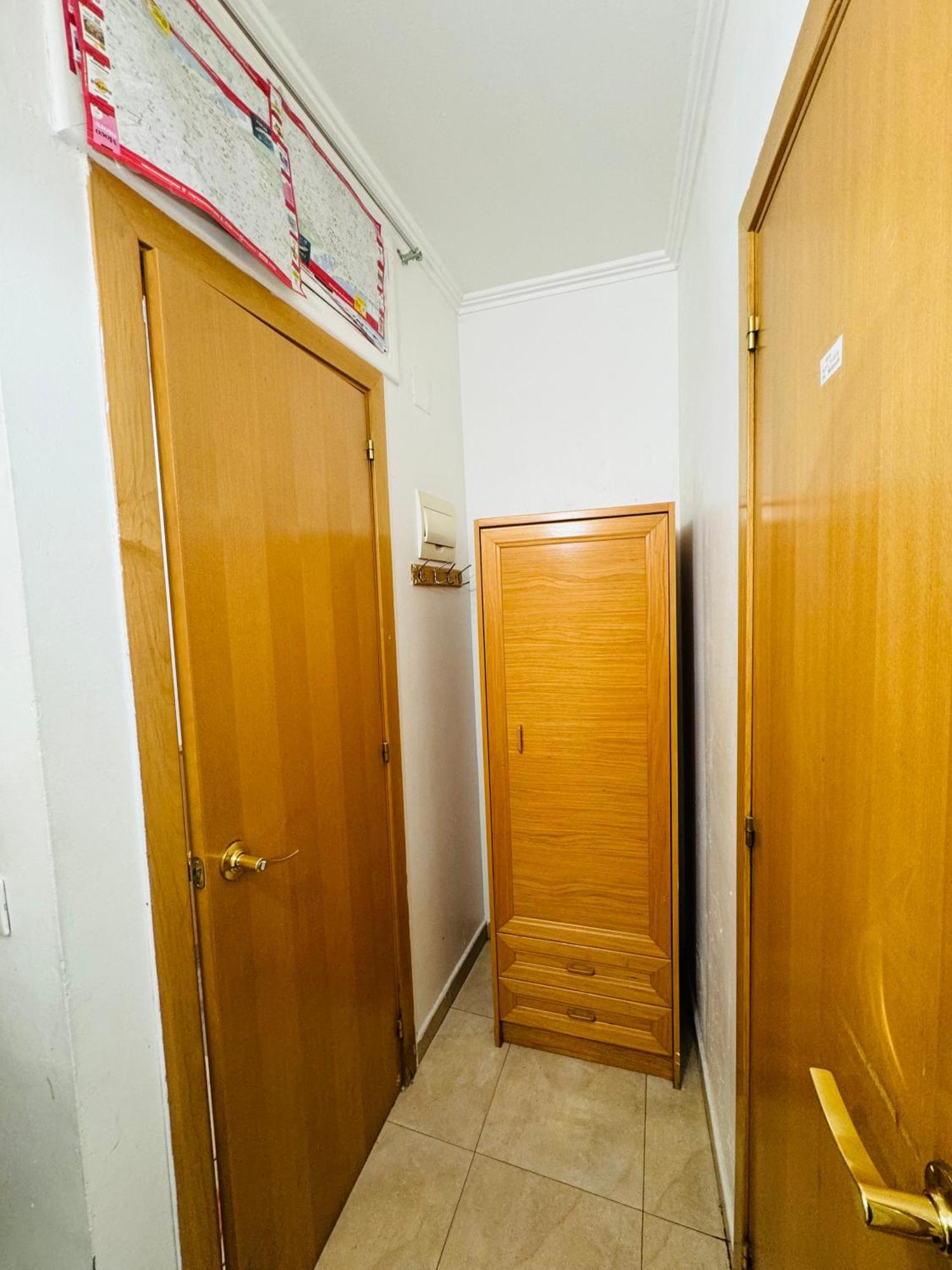 Hostal Mont Thabor Барселона Екстериор снимка