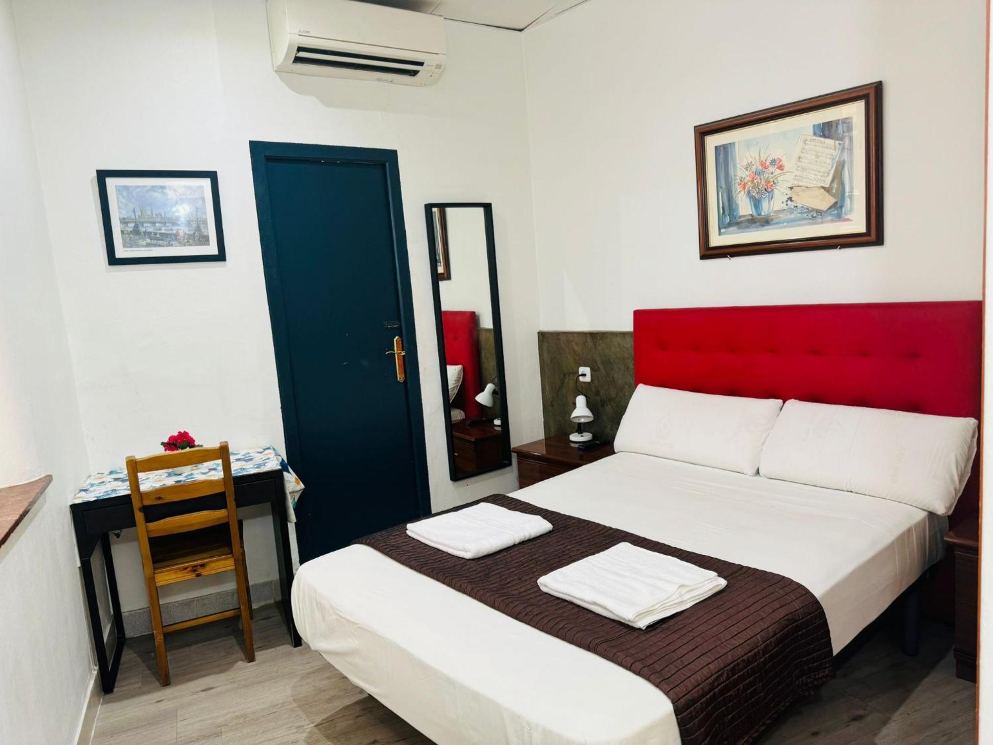 Hostal Mont Thabor Барселона Екстериор снимка