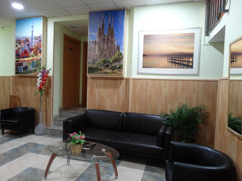 Hostal Mont Thabor Барселона Екстериор снимка
