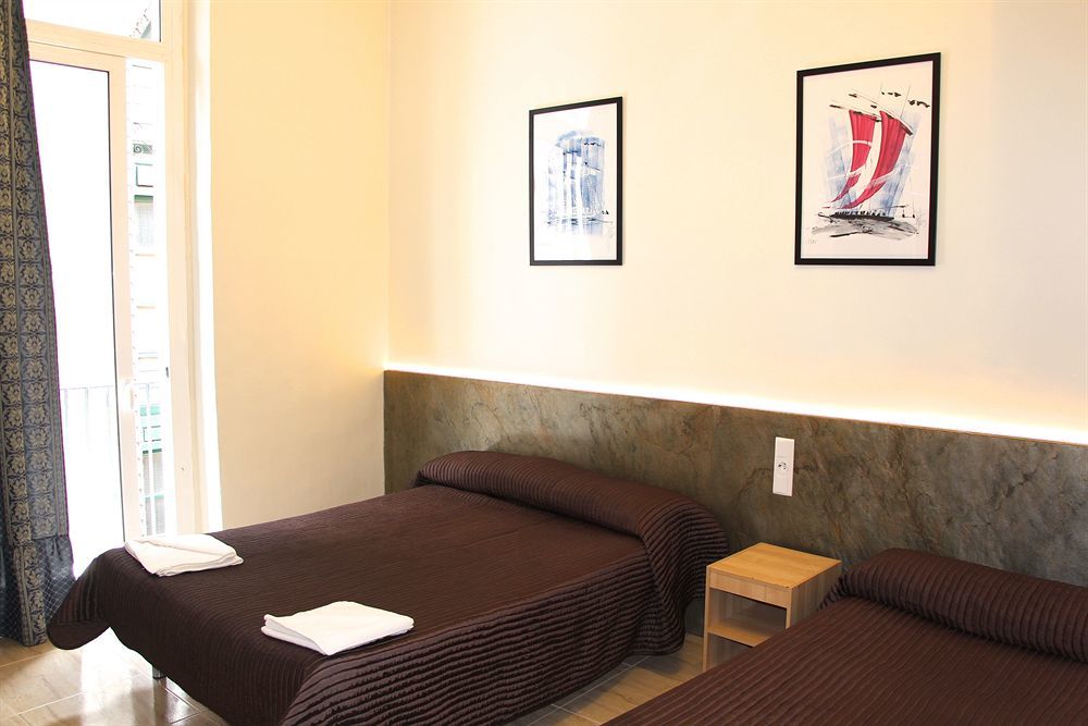 Hostal Mont Thabor Барселона Екстериор снимка